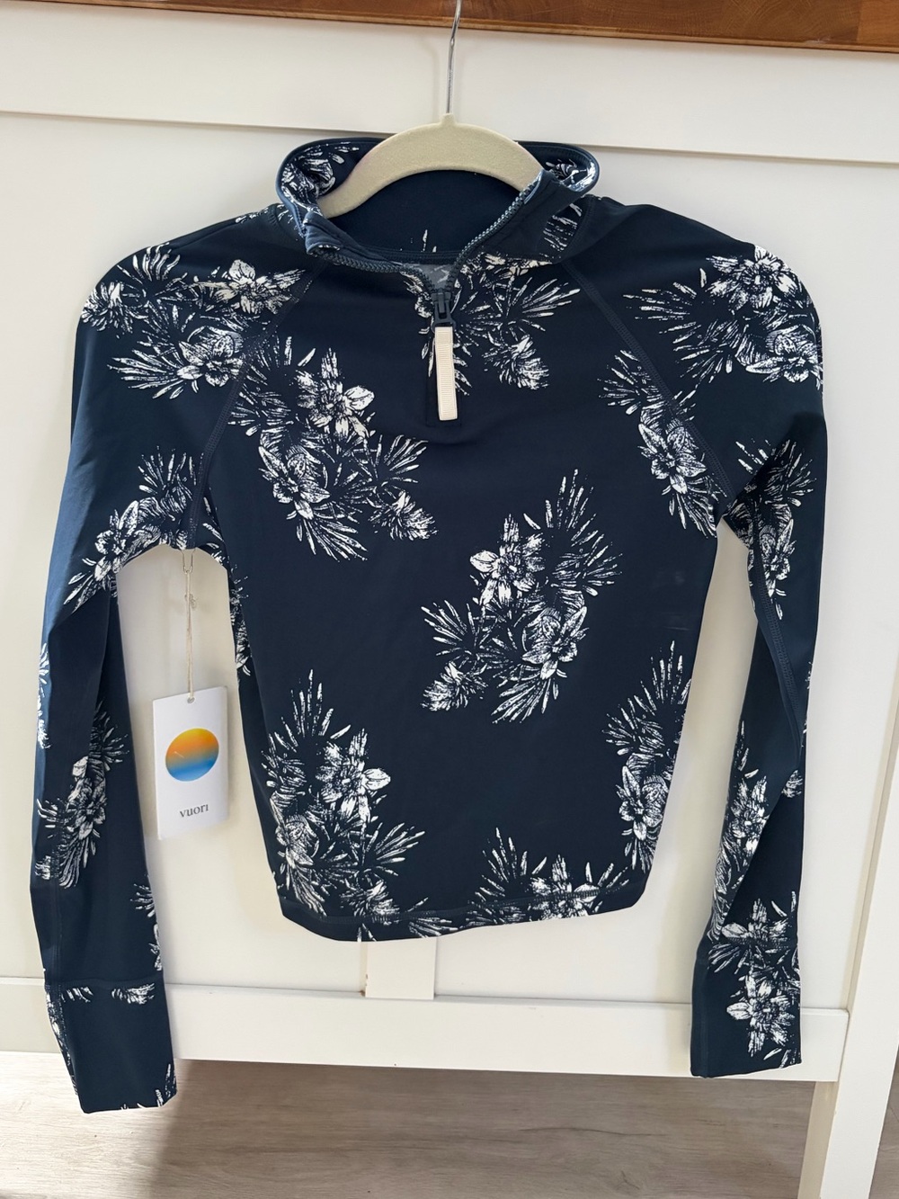 Vuori marine mock neck quarter zip indigo vintage floral Small NWT